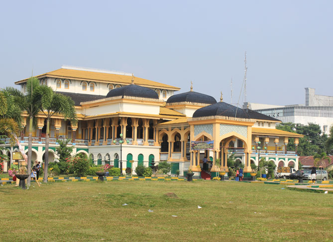 Istana Maimun adalah Istana Paling Indah di Indonesia