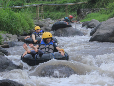 Bromo dan River Tubing